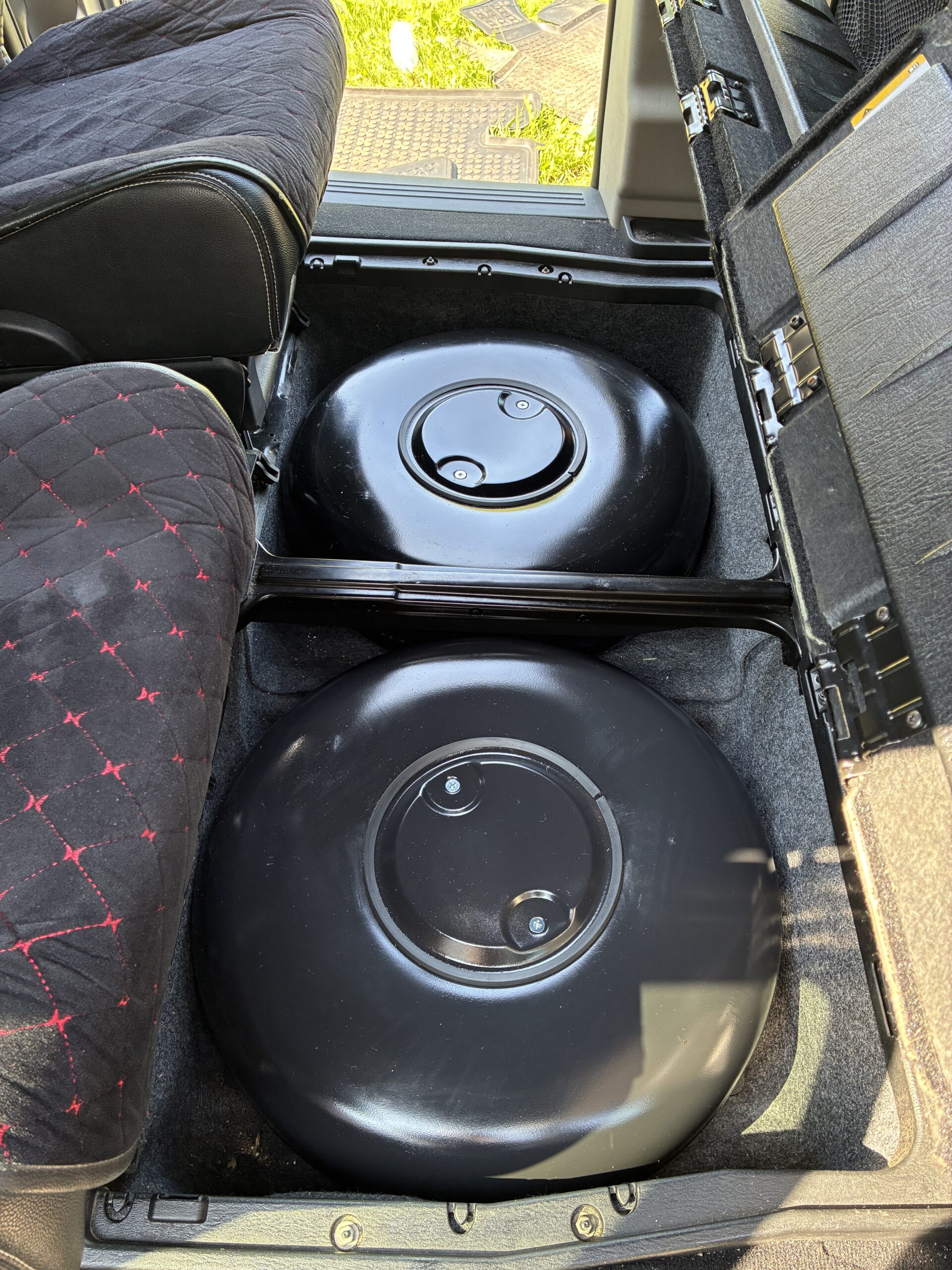 Два баллона по 35 л. в ниши